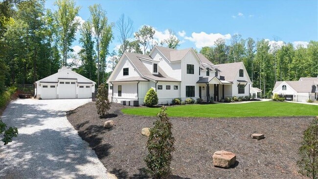 Building Photo - 604 Trinity Church Rd