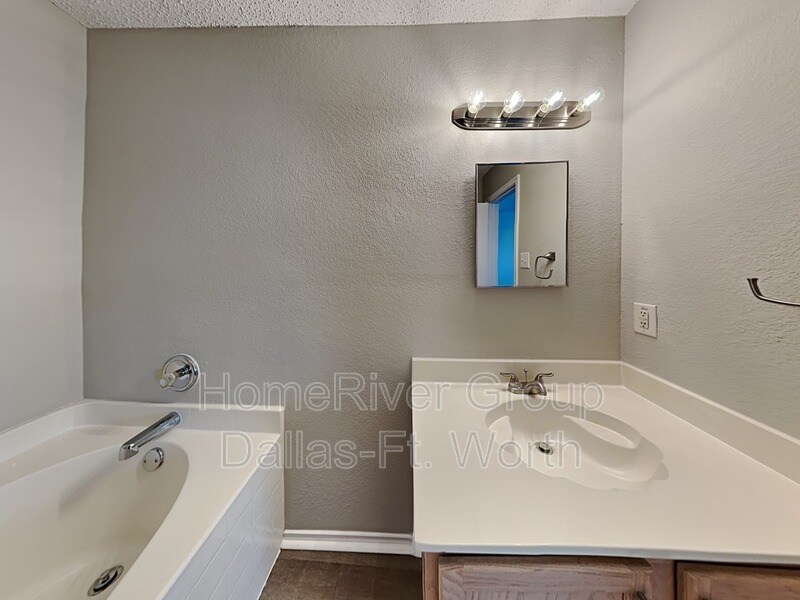 Building Photo - 5324 New Castleton Ln