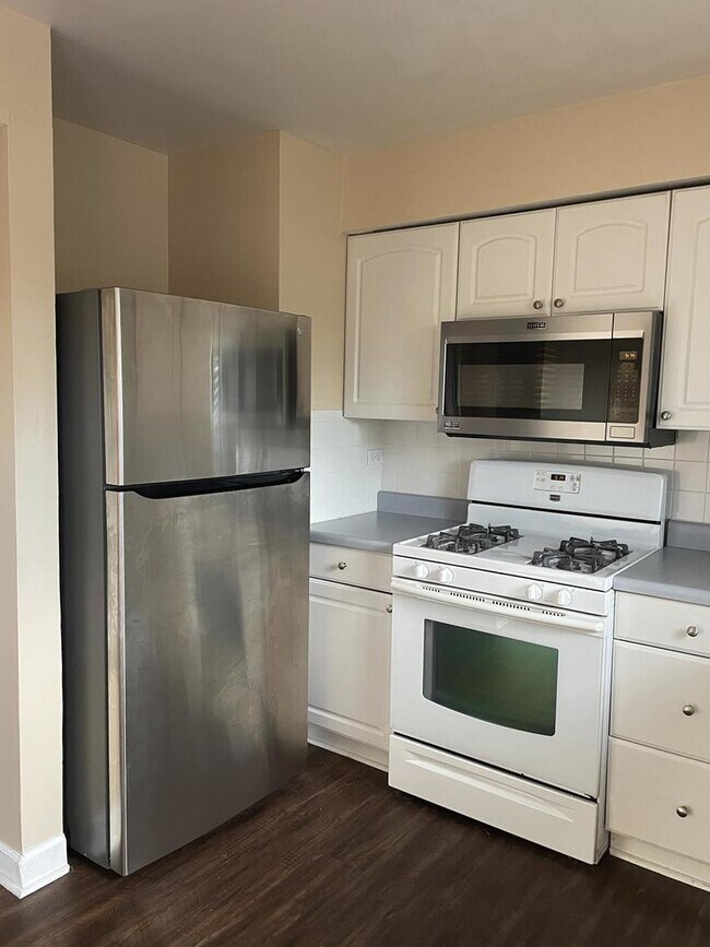 Building Photo - 240 E Rimini Ct