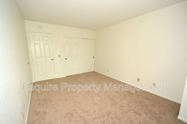 Building Photo - 1610 Oneida Pl