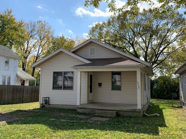 Primary Photo - 3734 Detroit Ave