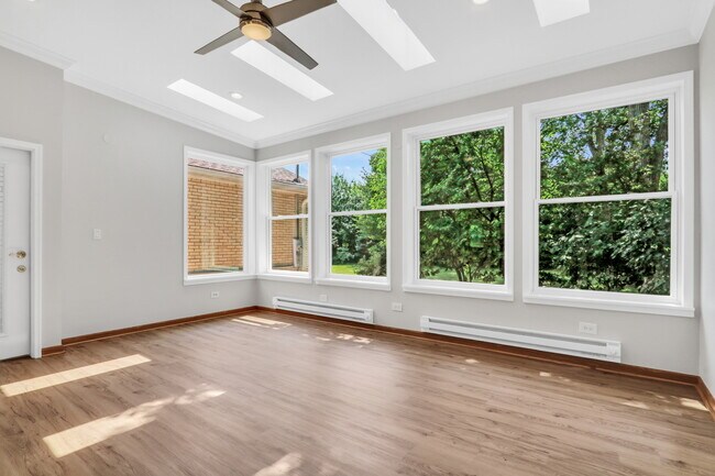 Building Photo - 1206 Lynn Terrace