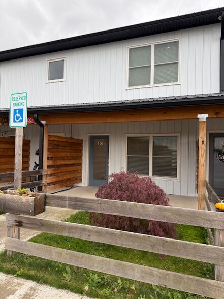 Building Photo - 2044 Solstice Ln