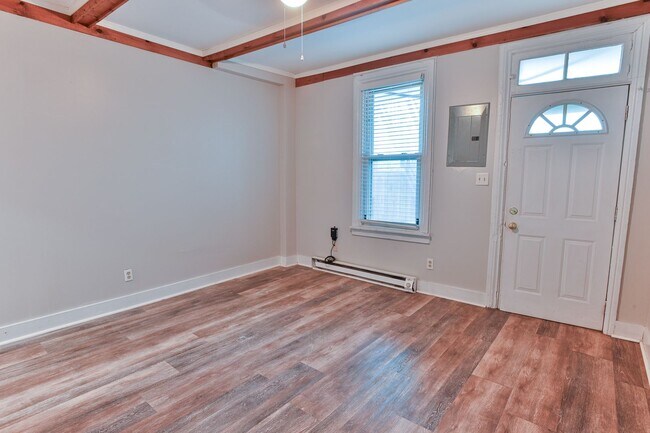 Building Photo - 426 1/2 Boas Street