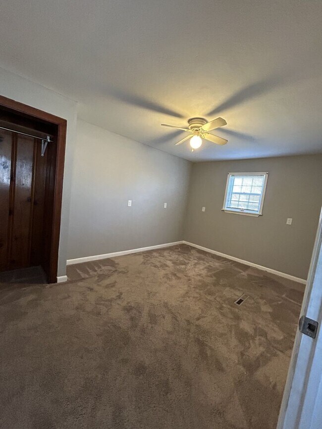 Building Photo - PRE-LEASING- AVAILABLE JULY 10TH - 3 Bedroom/2 Bathroom House