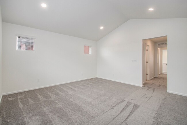 Building Photo - Exquisite 3 Bed 2.5 Bath Single Family Home