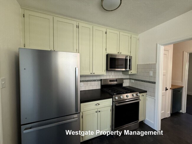 Building Photo - 220 Payran St