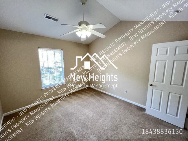 Building Photo - Delightful Townhouse with Screened Porch!!