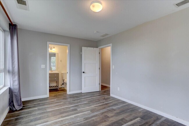 Building Photo - 867 20th St