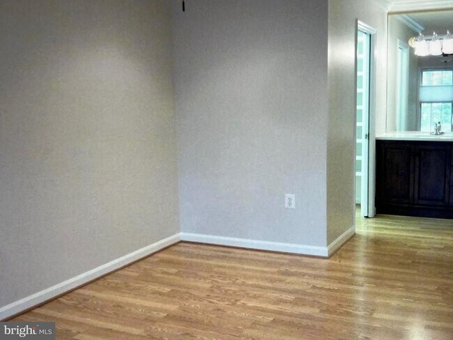 Building Photo - 7256 Glen Hollow Ct