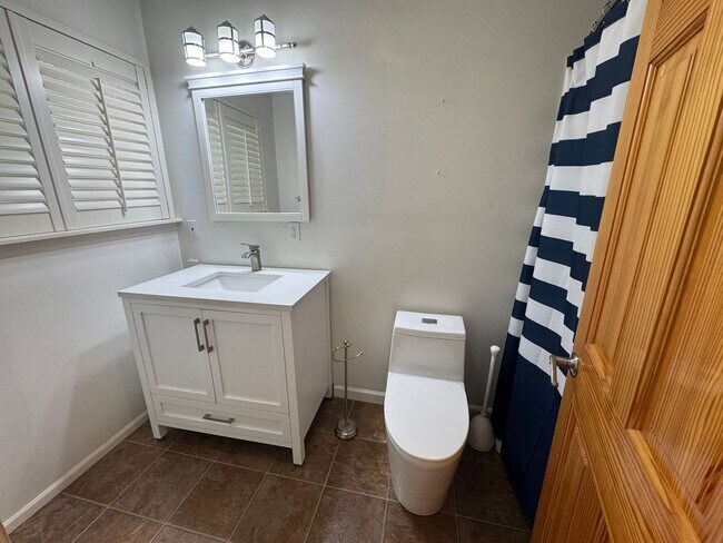 Building Photo - 3 Bed, 2 Bath in Anacortes WATER VIEW and ...