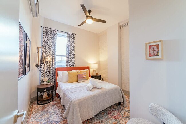 Building Photo - 1954 W North Ave