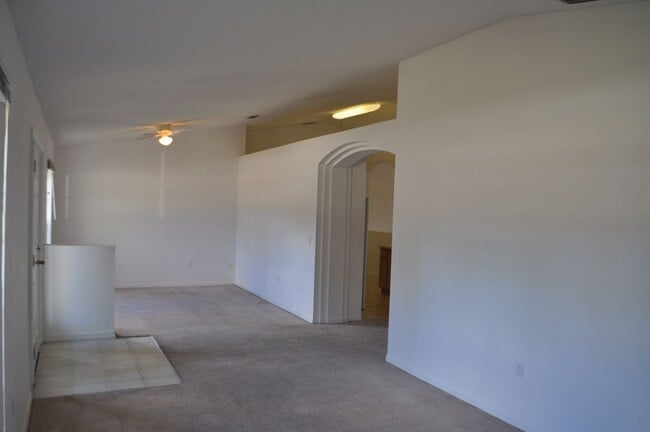 Building Photo - 3 Bedroom 2 Bath Home in Lehigh Woods