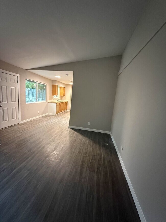 Building Photo - Cozy 4-Bedroom in East Austin!