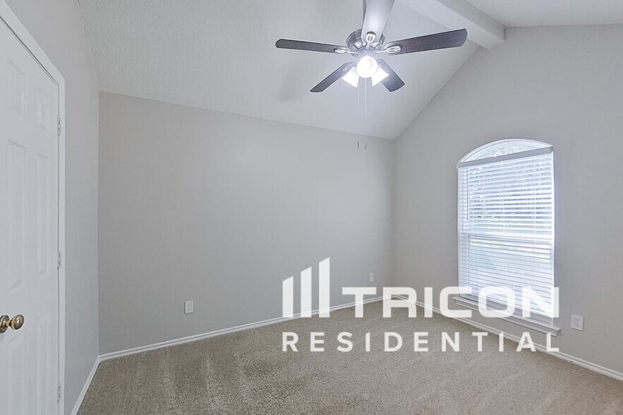 Building Photo - 2065 Mossberg Dr