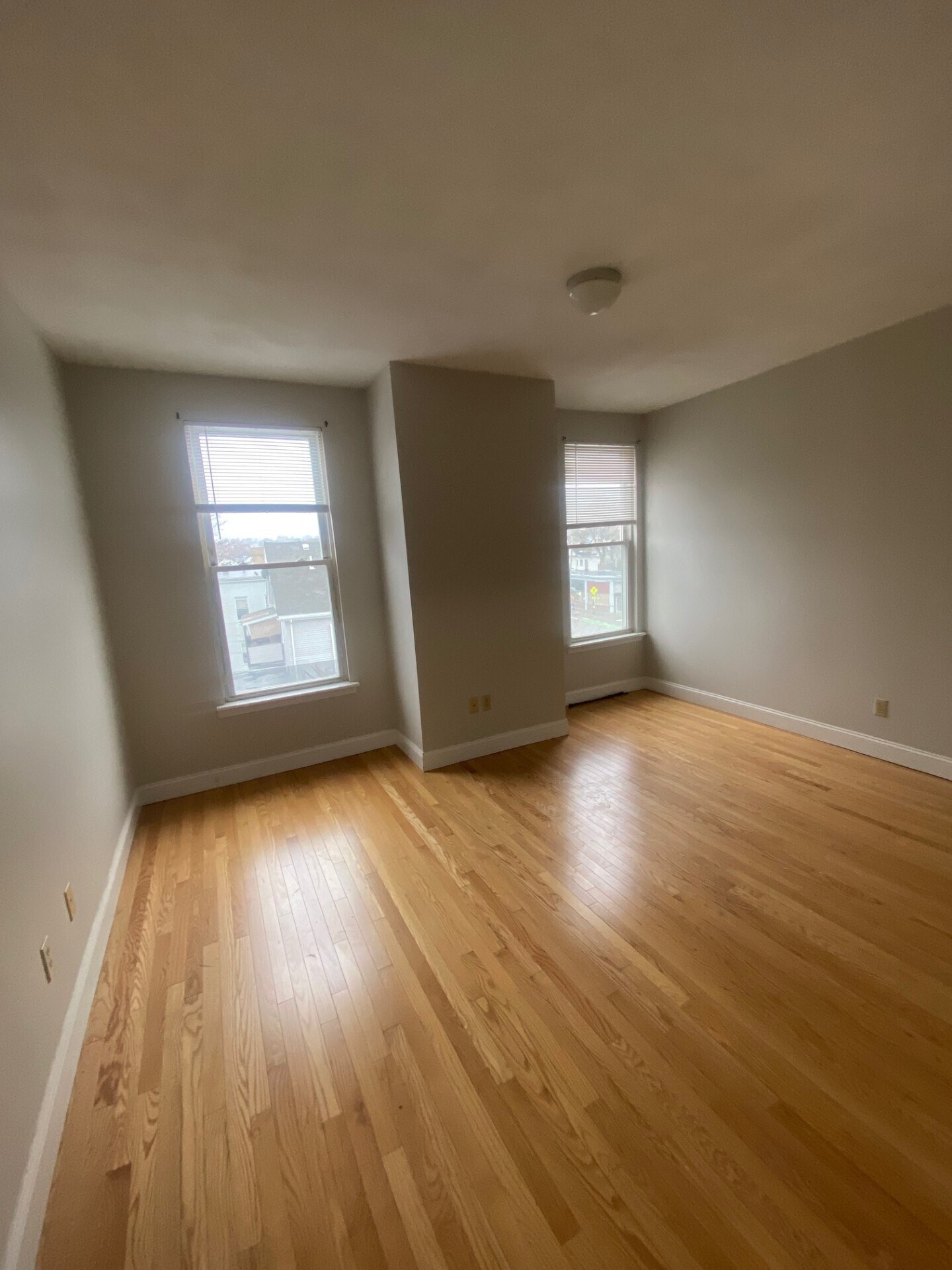 Building Photo - 10 Belmont St