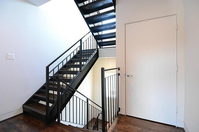 Building Photo - 4708 Crawford St