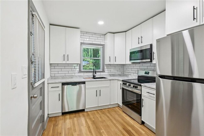 Building Photo - 1843 Longdale Dr