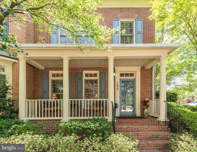 Building Photo - 102 Oak Knoll Terrace