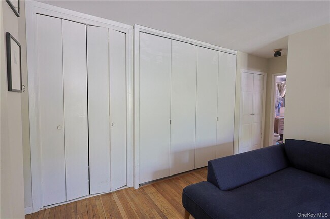 Building Photo - 5730 Mosholu Ave