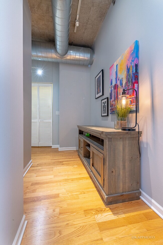 Building Photo - 125 E 13th St