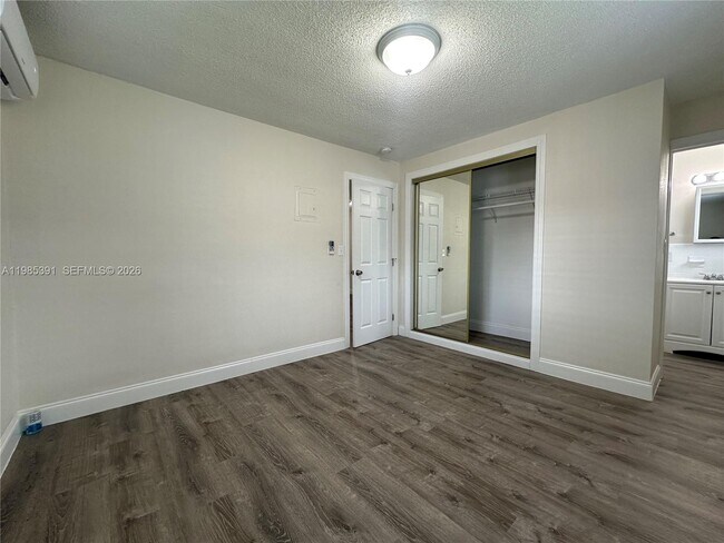 Building Photo - 5901 NE 18th Ave