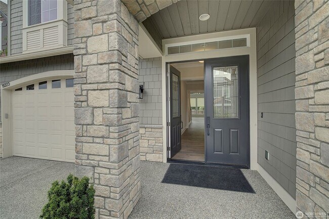 Building Photo - 5Bd/4Ba Bellevue House