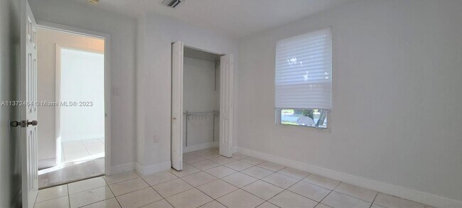 Building Photo - 1090 NW 100th Terrace