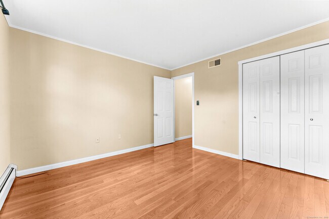 Building Photo - 31 Stevens Pl