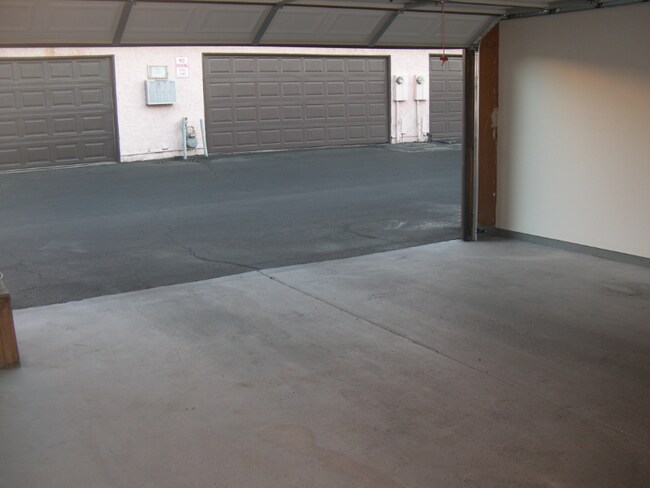 Building Photo - 4310 Caliente St