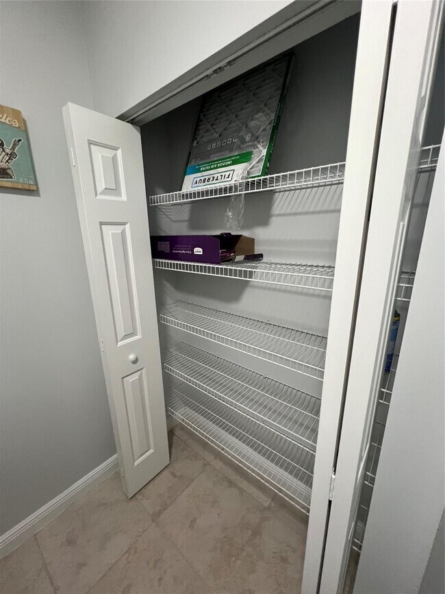 Building Photo - 3318 Lakeside Dr