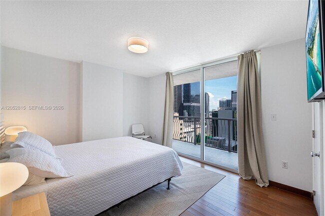 Building Photo - 1200 Brickell Bay Dr