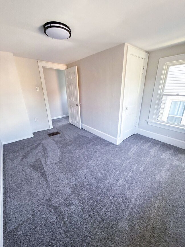 Building Photo - Move-In Ready 3 Bedroom Home w/ Fresh Pain...