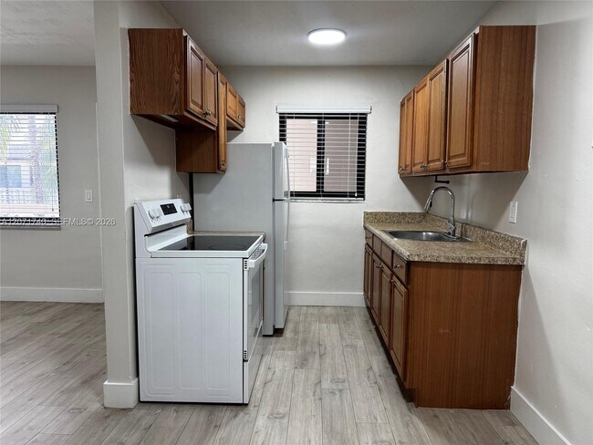 Building Photo - 1330 W 29th St