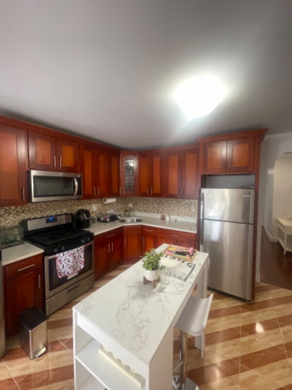 Primary Photo - 4109 Bronxwood Ave