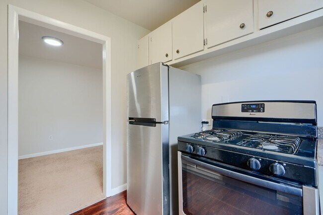 Building Photo - 1 Bed 1 Bath Home for Rent in Rockville, MD- INCLUDES GAS/HEAT AND WATER