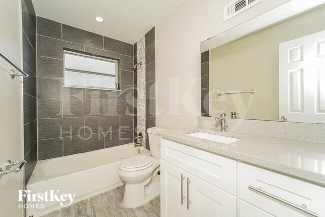 Building Photo - 2419 NW 87th Ln