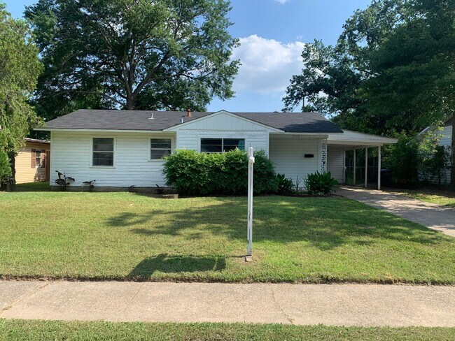 Building Photo - 3003 Hillcrest Ave