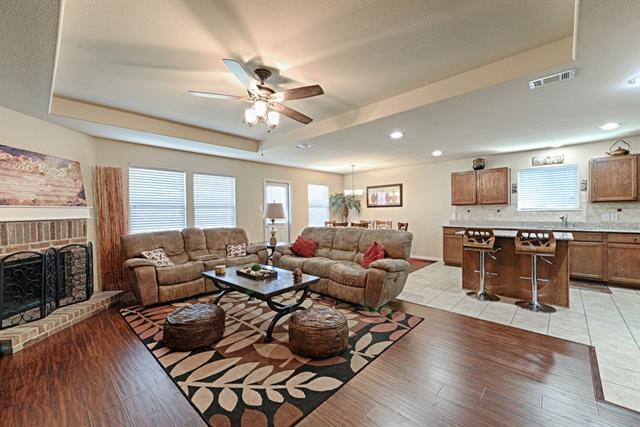 Building Photo - 1501 Lone Pine Dr