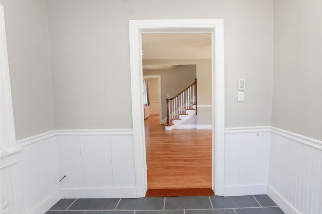 Building Photo - Cape Cod Rental Available in Norfolk!