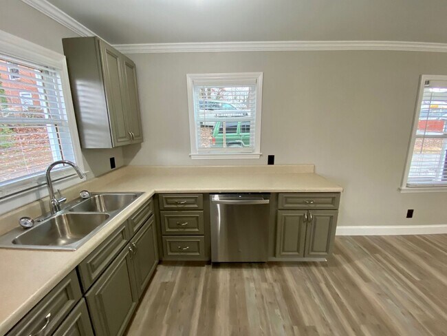Building Photo - West AVL - Remodeled and Ready!