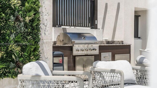 Building Photo - 1030 15th St