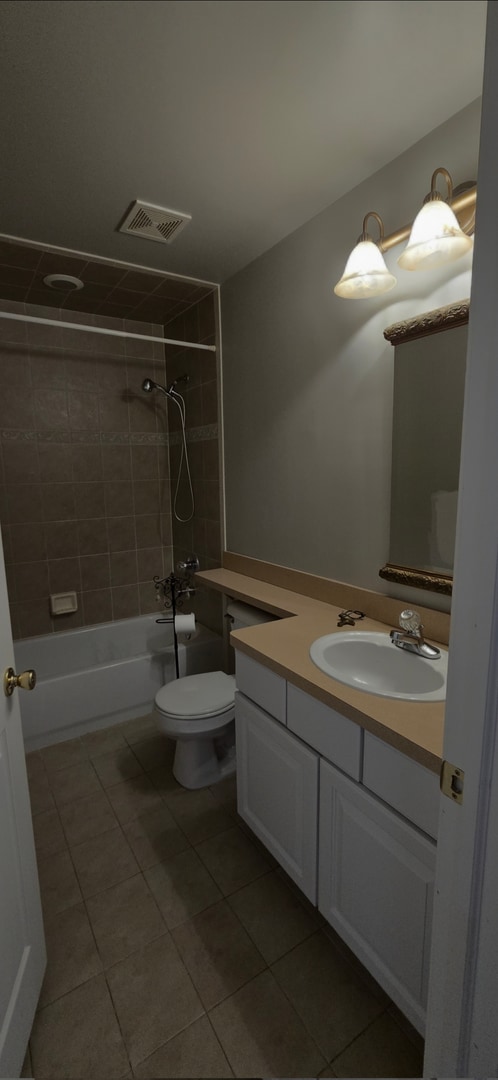 Building Photo - Beautiful 3 bed 3 bath two story condo. St...