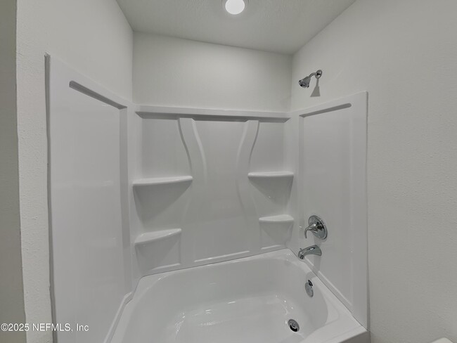 Building Photo - 586 Holly Lks Dr