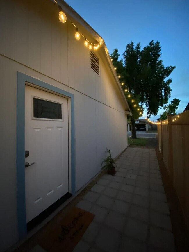 Building Photo - 3649 E Emile Zola Ave