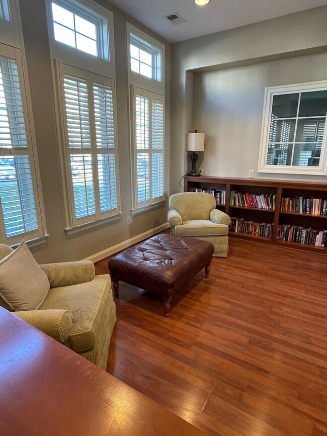 Building Photo - Updated 2  Bedroom, 2 Bath Condo  - Westwood Village at Charter Colony