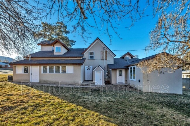 Building Photo - 741 E Center St