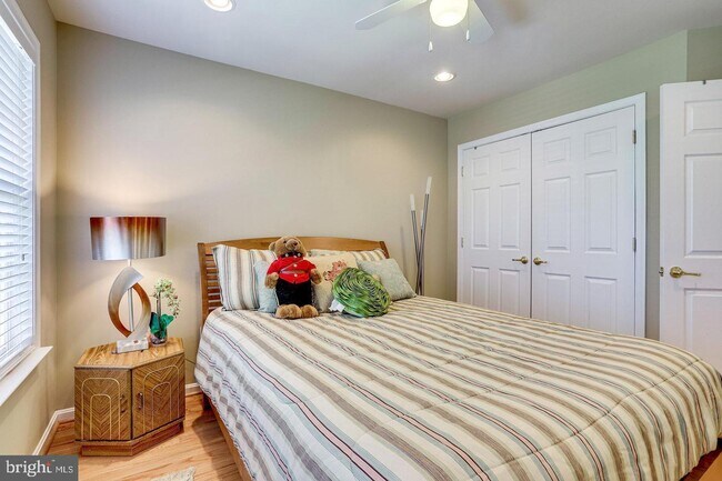 Building Photo - 47571 Royal Burnham Terrace