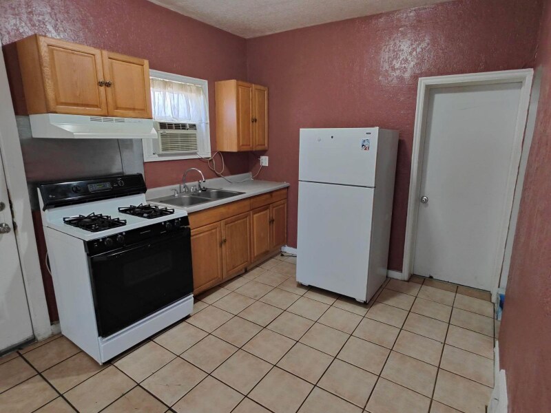 Building Photo - 2816 Adams Ave