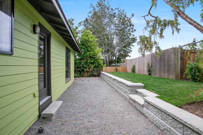 Building Photo - 2321 Ellis St